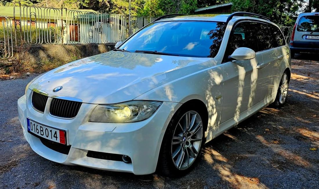 White BMW 3 Series Touring M Sport